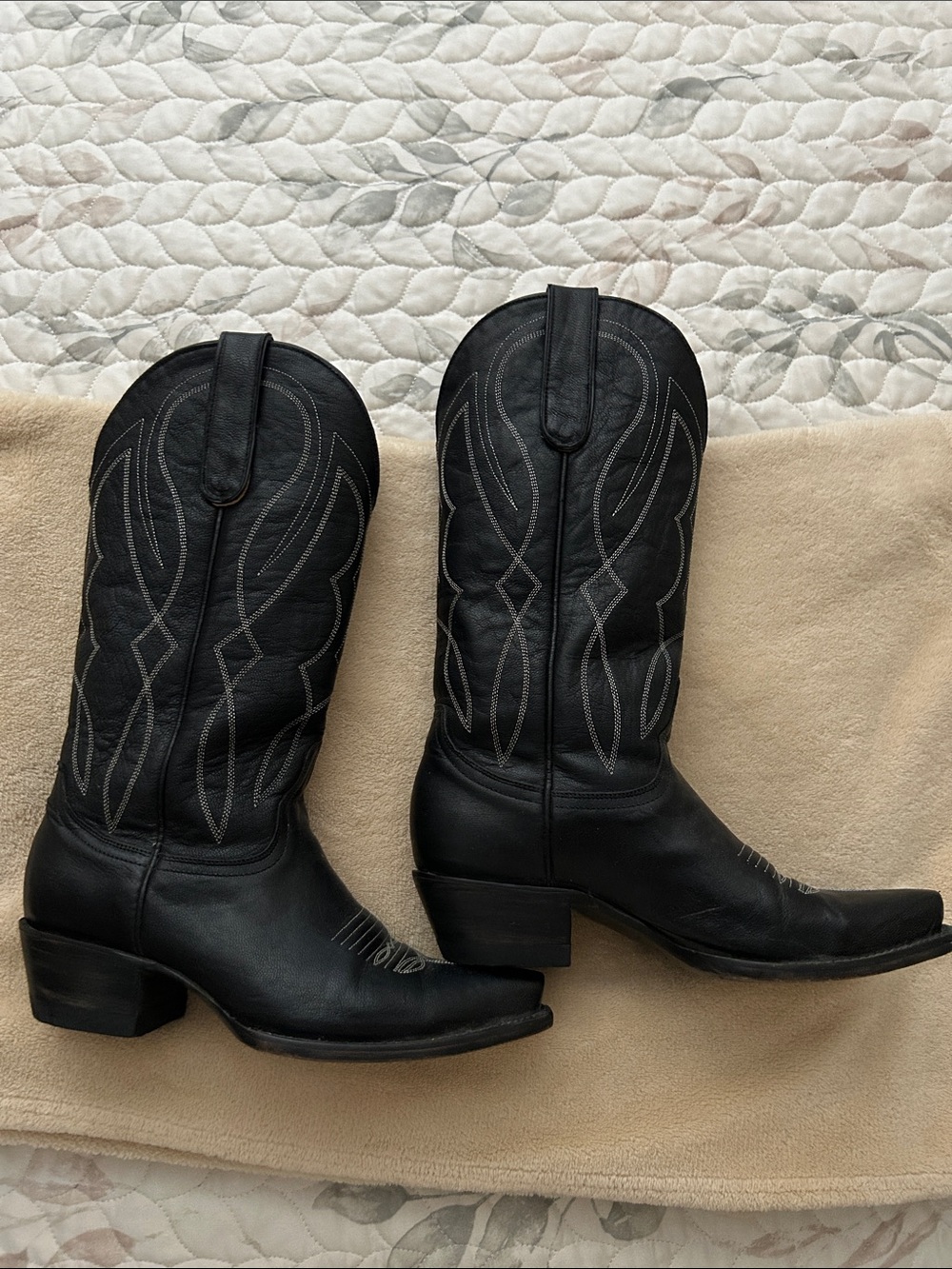 Idyllwind Black Leather Western Cowboy Boots with Contrast Stitching